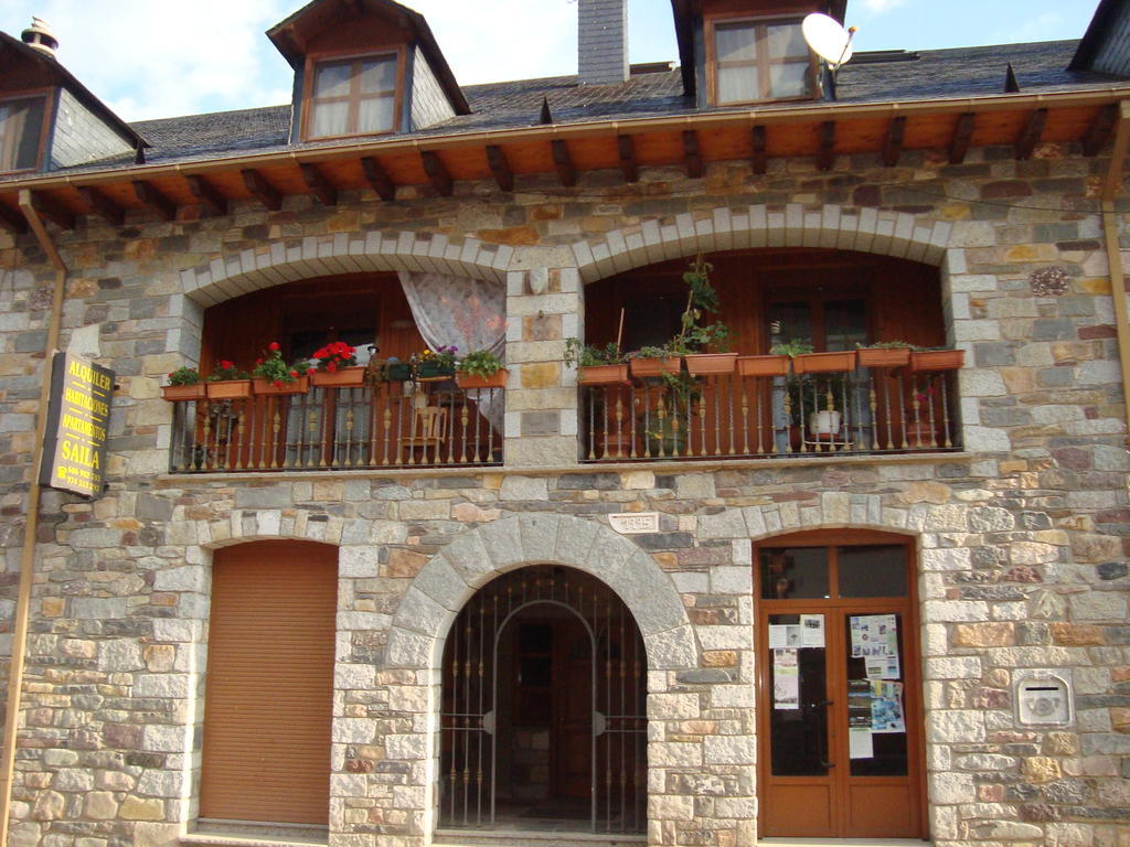 Apartamentos Saila Castejón de Sos Esterno foto